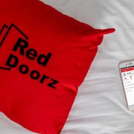 Готель Reddoorz @ Batam Center 2 Екстер'єр фото