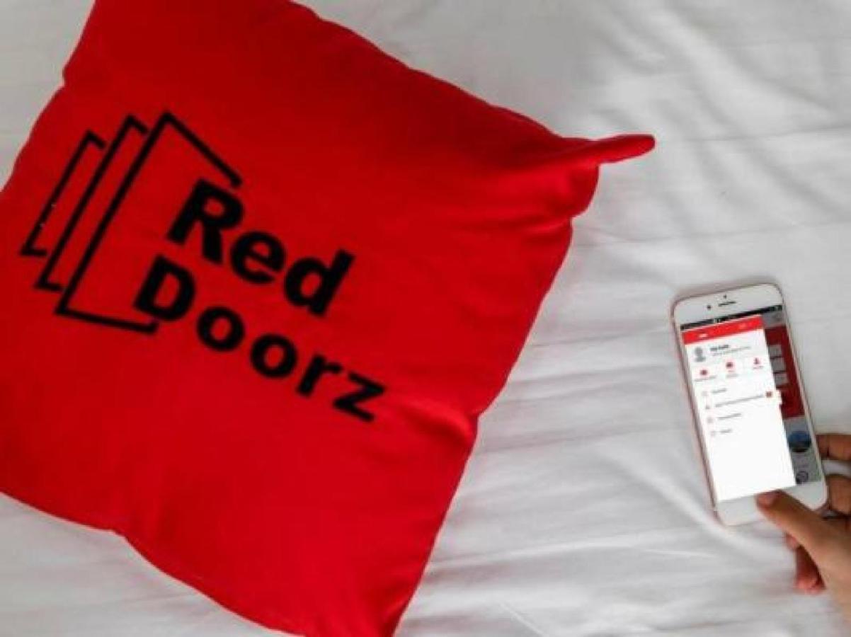 Готель Reddoorz @ Batam Center 2 Екстер'єр фото